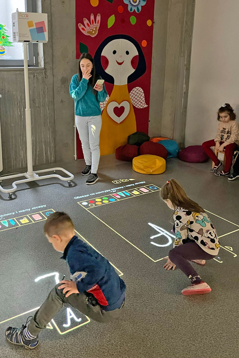 SmartFloor w prezencie dla Fundacji YOUkraine!