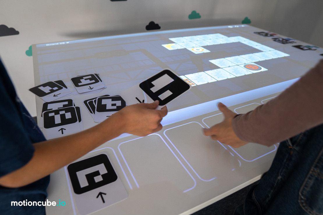 Jedź Lumi! Magiczne Karty na stole